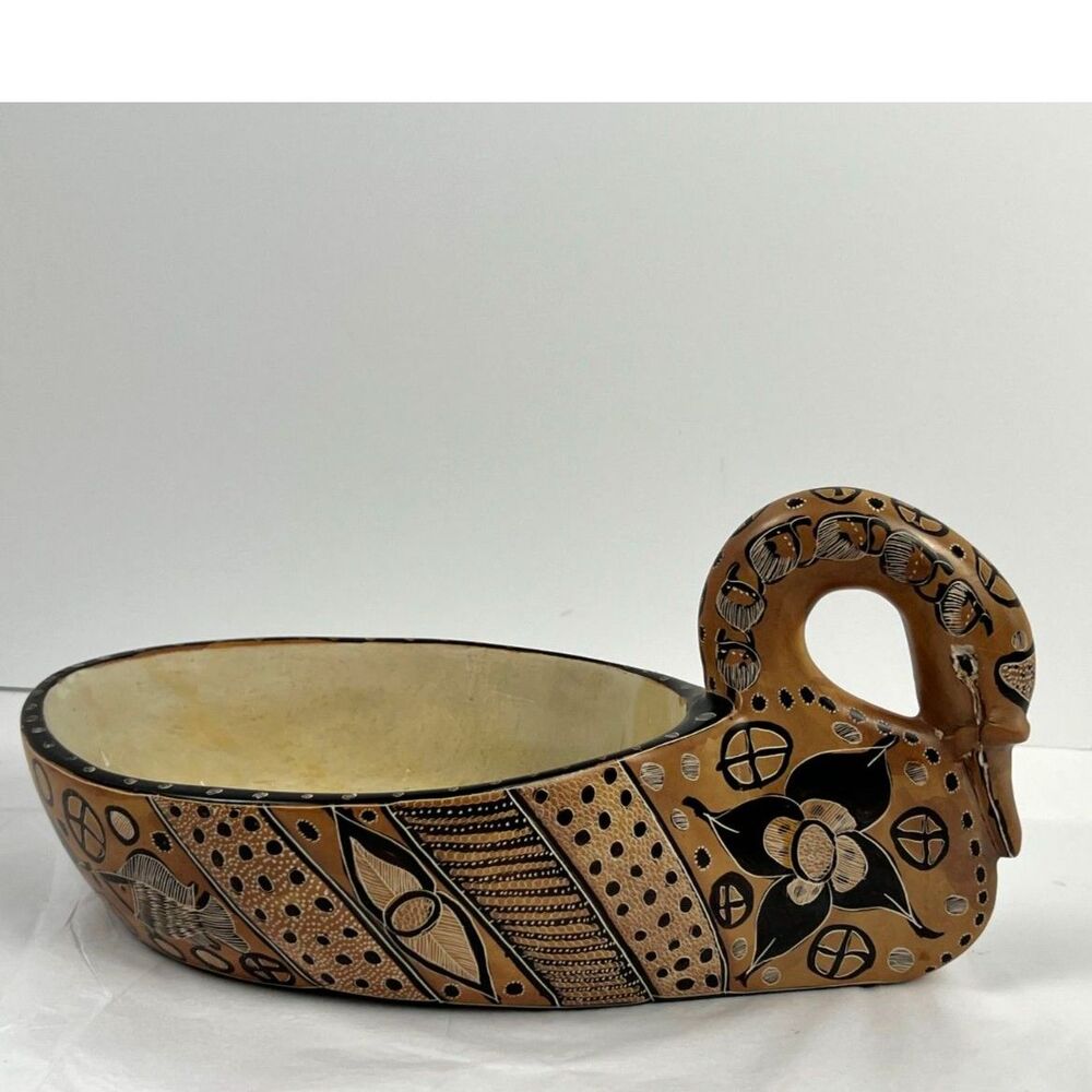 Kenyan Folk Art  Carved Swan Kiisi  Soapstone Large Console Bowl signed